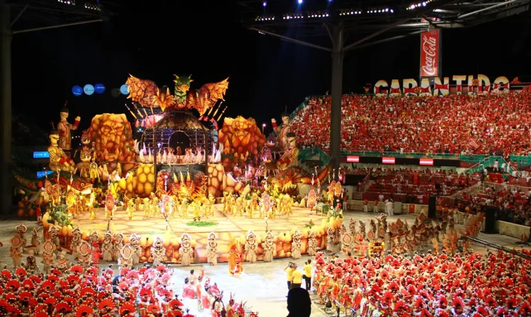 Boi Garantido abre primeira noite do Festival de Parintins, no Amazonas