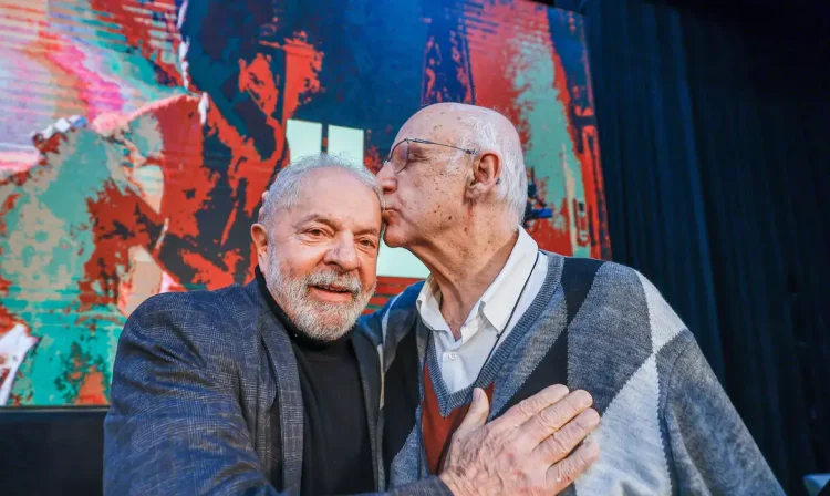 O presidente Lula com o padre Júlio Lancellotti. Foto: Ricardo Stuckert/PR