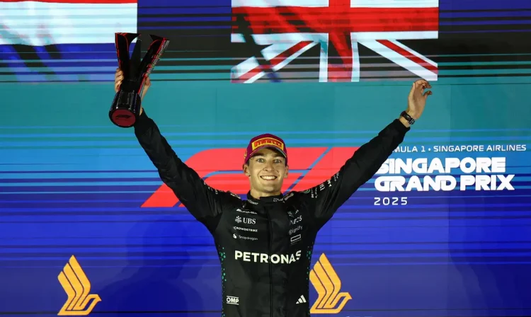 George Russell celebra no GP de Cingapura
 5/10/2025    REUTERS/Edgar Su