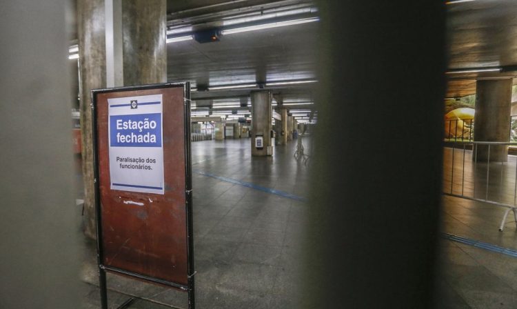 São Paulo SP 03/10/2023, Estação da Sé fechada devido a greve dos metroviários.  Foto Paulo Pinto/Agência Brasil