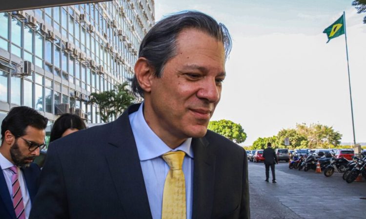 Brasília (DF) 17/10/2023 – O ministro da Fazenda,Fernando Haddad deixando o ministério após reuniões internas.
Foto: Antonio Cruz/Agência Brasil