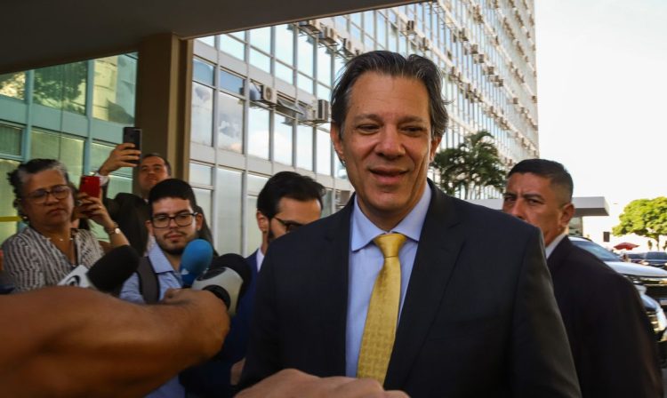 Brasília (DF) 17/10/2023 – O ministro da Fazenda,Fernando Haddad deixando o ministério após reuniões internas.
Foto: Antonio Cruz/Agência Brasil