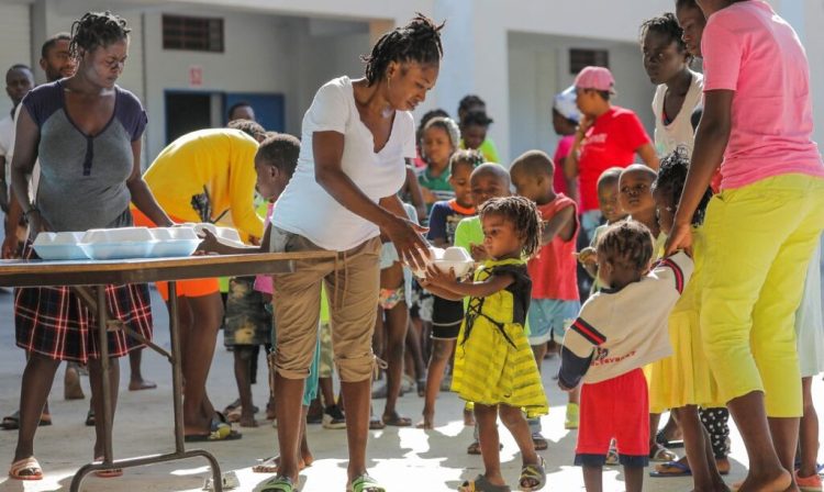 Crianças hatianas refugiadas em escola de Porto Príncipe
22/07/2022
REUTERS/Ralph Tedy Erol