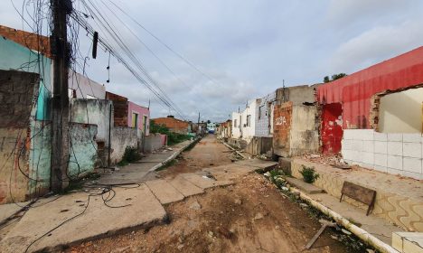 Iminente colapso de uma mina de exploração de sal-gema da Braskem, provoca afundamento do solo que já condenou milhares de casas em bairros de Maceió. Foto: UFAL