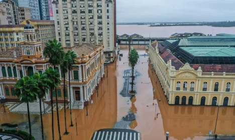 Porto Alegre, 03/05/2024, Prefeitura de Porto Alegre a esquerda e o Mercado Municipal a direita, alagados, após chuva intensa. Foto: Gilvan Rocha/Agência Brasil