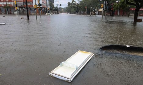 Porto Alegre (RS), 23/05/2024 – CHUVAS/ RS - ENCHENTES - Exército faz o resgate de pessoas, após forte chuva em Porto Alegre. Foto: Rafa Neddermeyer/Agência Brasil