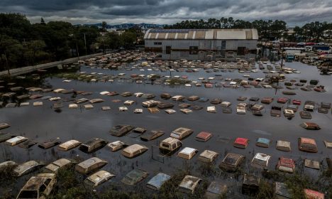 Porto Alegre (RS), 25/05/2024 - Pátio de veículos próximo a PRF totalmente alagado.
Foto: Rafa Neddermeyer/Agência Brasil