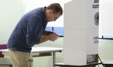 Paulistanos votam no colégio São Luís, em São Paulo.