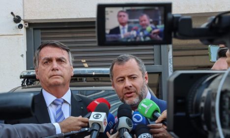 Brasília (DF), 18/10/2023, O ex-presidente Jair Bolsonaro, fala com jornalistas, na sede da Polícia Federal em Brasília. Foto: Valter Campanato/Agência Brasil