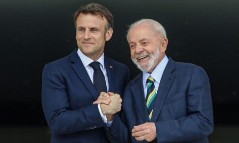 Brasília (DF) 28/03/2024 - O presidente Luiz Inácio Lula da Silva (d), participa da cerimônia oficial de chegada do Presidente da República Francesa, Emmanuel Macron (e), no Palácio do Planalto.
Foto: Fabio Charles Pozzebom/Agência Brasil