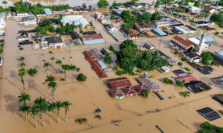 Rio de Janeiro (RJ) 28/02/2024 - Dados da Defesa Civil Estadual revelam que o Rio Acre atingiu, às 9h desta quarta-feira, 28, em Brasileia a marca de 15,56m, ultrapassando a cheia histórica de 2015, onde o Rio alcançou 15,55m.
Foto: Marcos Vicentti/Secom