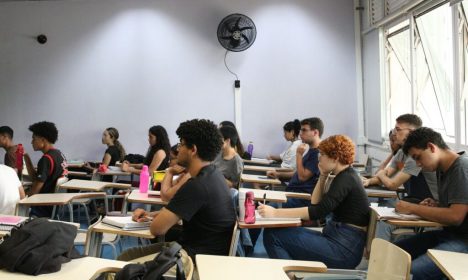 Cursinho preparatório para o vestibular da Universidade de São Paulo - USP Leste.