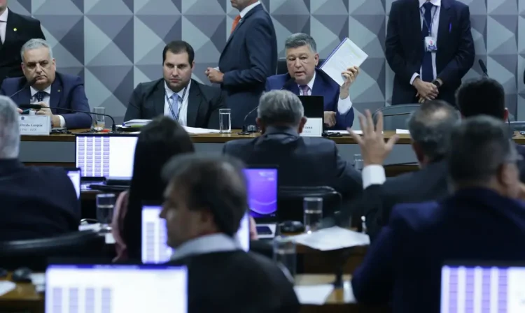 Brasília - 02/10/2025 - Reunião da comissão Parlamentar Mista de Inquérito do INSS para ouvir o ministro da Controladoria-Geral da União (CGU), Vinicius Marques de Carvalho. Foto: Lula Marques/ Agência Brasil.