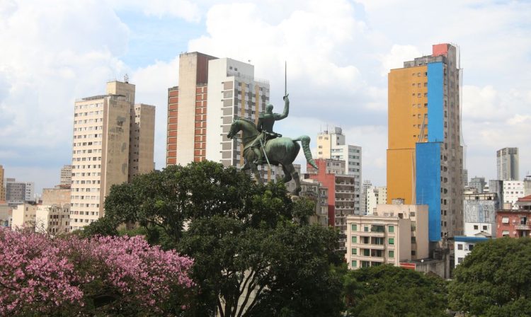 São Paulo (SP), 12/04/2023 - Praça Princesa Isabel em Campos Elísios, região central.  Entidades que realizam trabalhos sociais na região da Cracolândia, no centro da capital paulista, estão pedindo para que o governo federal assuma a implementação de programas para o atendimento dos dependentes químicos que vivem no território. Segundo as entidades, os projetos da prefeitura e do governo do estado de São Paulo não estão dando resultado e acumulam denúncias de violações de direitos humanos. Foto: Rovena Rosa/Agência Brasil