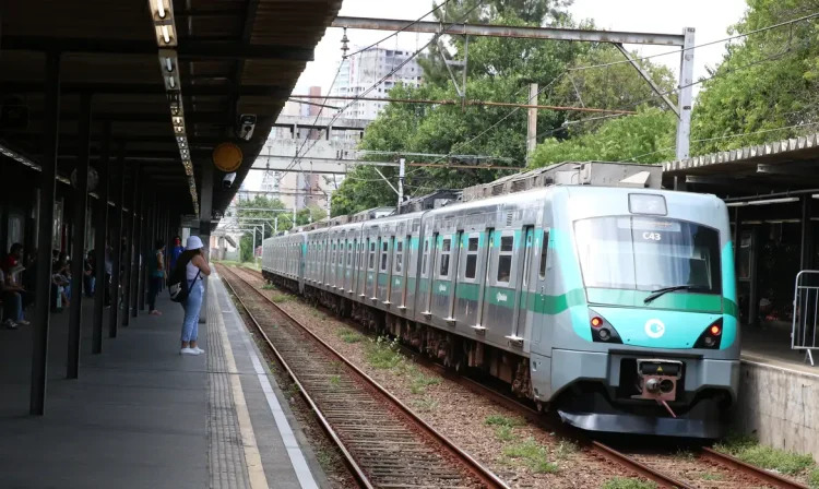 Linha 8 da Companhia Paulista de Trens Metropolitanos - CPTM, operada pela ViaMobilidade, na estação Lapa.