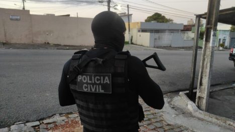 Agente da Polícia Civil em operação. Foto: PC/ASSECOM.