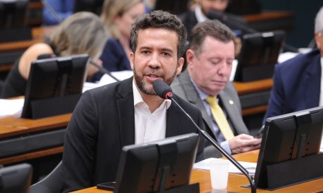 Discussão e votação de propostas. Dep. André Janones (AVANTE - MG) - 31/10/2023 - Comissão de Constituição e Justiça e de Cidadania. Foto: Renato Araújo/Câmara dos Deputados