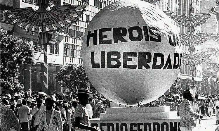 Escolas de samba foram espaço de resistência à repressão da ditadura.  - Escola de Samba Império Serrano - Heróis da Liberdade . Foto: Acervo/Imperio Serrano