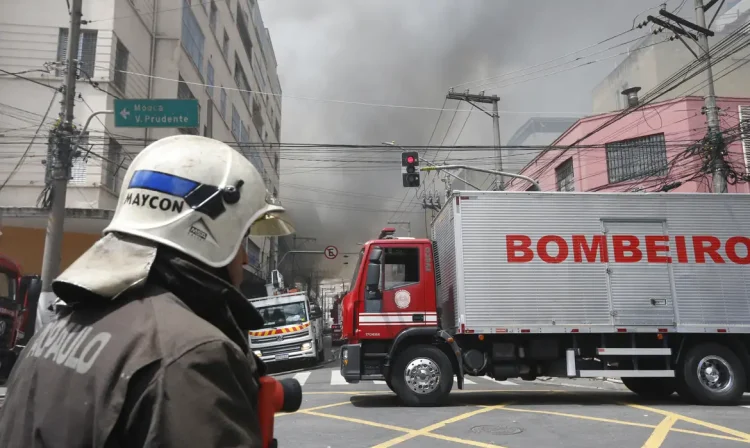 São Paulo (SP), 30/10/2024 - Incêndio de grandes proporções atingiu Shopping Center na região do Brás em São Paulo. Foto: Paulo Pinto/Agência Brasil