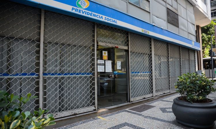 Instituto Nacional do Seguro Social (INSS) volta atendimento presencial nas agências.