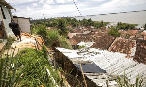 Maceió (AL) 16/12/2023 – Os esquecidos pela Braskem – Vista de casas no bairro Flexal de Baixo, nas proximidades da mina n°18 da mineradora Baskem na lagoa de Mundaú.
Foto: Joédson Alves/Agência Brasil