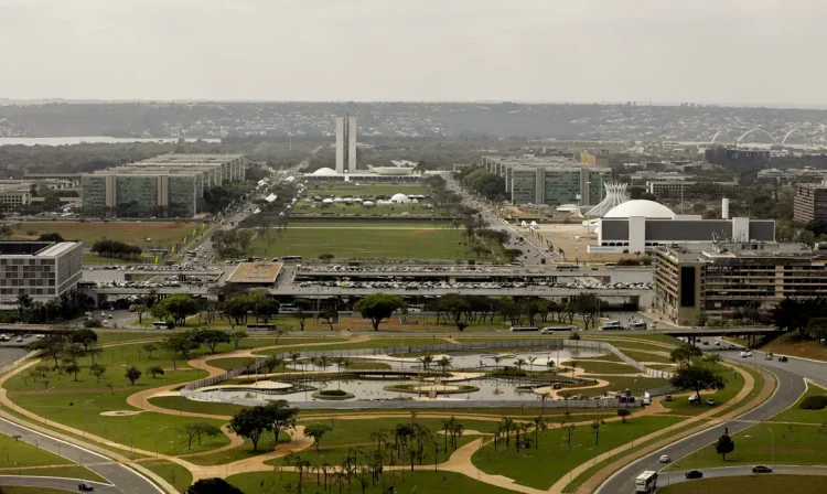 Brasília (DF) - 05/09/2023 - Vista da Esplanada dos Ministérios preparada para receber o desfile de 7 de setembro
Foto: Joédson Alves/Agência Brasil