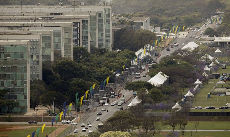 Brasília (DF) - 05/09/2023 - Vista da Esplanada dos Ministérios preparada para receber o desfile de 7 de setembro
Foto: Joédson Alves/Agência Brasil