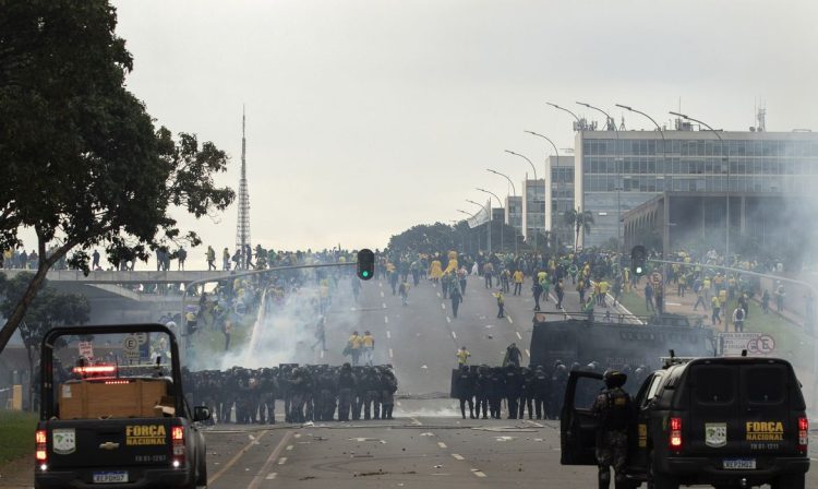 Brasília (DF), 08/01/2023 - Golpistas invadem e depredam prédios públicos na Praça dos Três Poderes.