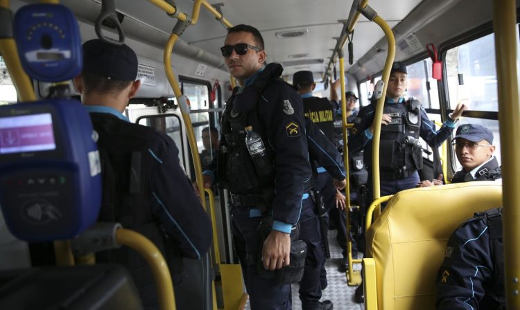 Após a série de ataques no Ceará, a Força Nacional de Segurança Pública está fazendo o policiamento ostensivo nas ruas de Fortaleza, em apoio aos agentes de segurança do estado.