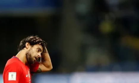 Jorge Valdivia em jogo do Chile contra o Brasil em São Paulo
 10/10/2017    REUTERS/Leonardo Benassatto