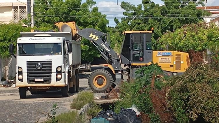 Entulhos foram retirados das ruas da cidade