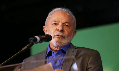 O presidente eleito, Luiz Inácio Lula da Silva, anuncia ministros durante coletiva no CCBB Brasília.