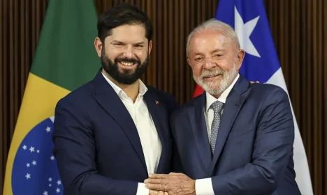 Brasília (DF), 22/04/2025 - O presidente Luiz Inácio Lula da Silva e o presidente do Chile, Gabriel Boric, participam de reunião ampliada com a presença de ministros, no Palácio do Planalto. Foto: Marcelo Camargo/Agência Brasil