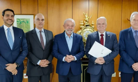 Lula recebe convite de Fachin e Moraes para cerimônia de posse no STF