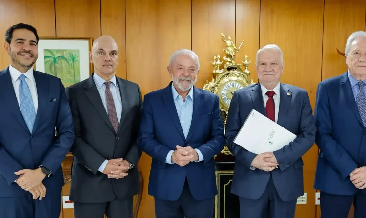 Lula recebe convite de Fachin e Moraes para cerimônia de posse no STF