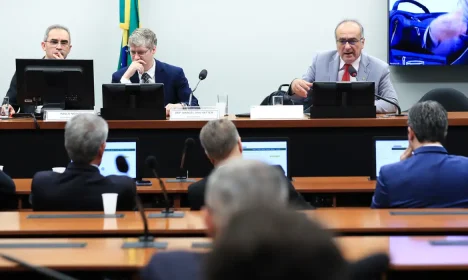 Brasília (DF) 14/05/2024 Reunião da Comissão Externa da Câmara sobre danos causados pelas enchentes no Rio Grande do Sul para debate geral para avaliação de projetos de lei relativos a esta situação no estado, que vem sendo atingido por chuvas intensas e inundações desde. Foto Lula Marques/ Agência Brasil