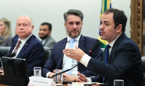 Brasília (DF), 29/04/2025  - Reunião da comissão de Constituição e Justiça e de Cidadania (CCJ) da Câmara para apreciar e votar o recurso do deputado Glauber Braga contra decisão do Conselho de Ética e Decoro Parlamentar da Casa.. Foto: Lula Marques/Agência Brasil