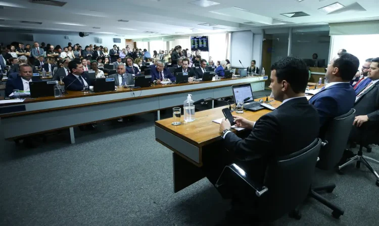 Brasília (DF) 24/04/ 2024 Reunião da Comissão de Constituição e Justiça (CCJ)  para deliberar o projeto que prorroga por 10 anos a cota para a população negra de 20% das vagas em concursos públicos da União. Foto Lula Marques/ Agência Brasil