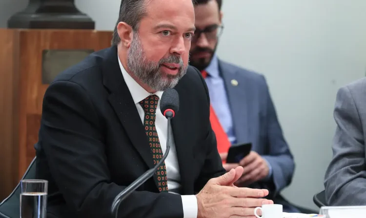 Brasília - 15/10/2025 - Sessão da Comissão de Relações Exteriores e de Defesa Nacional da Câmara realiza audiência pública para ouvir o ministro de Minas e Energia, Alexandre Silveira. Foto: Lula Marques/Agência Brasil.