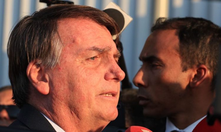 Brasília (DF) 18/05/2023 Ex-presidente, Jair Bolsonaro, na saída do Senado federal após visitar seu filho e senador, Flávio Bolsonaro. Foto Lula Marques/ Agência Brasil.