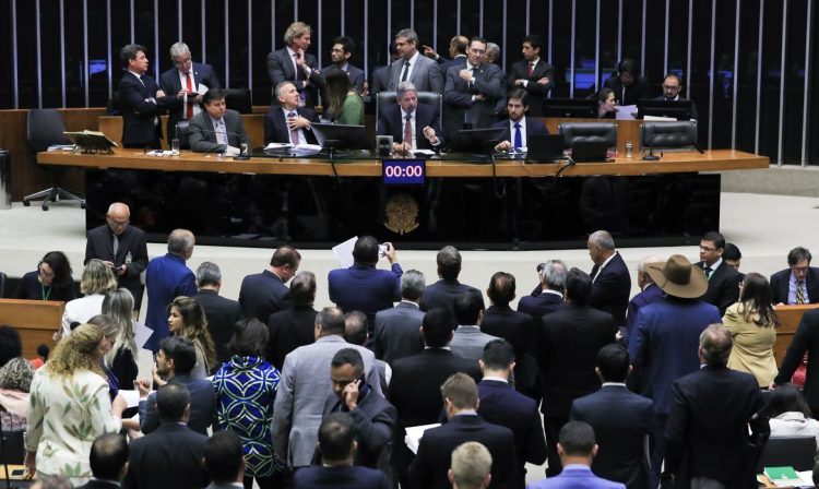 Brasília (DF) 05/07/2023 Plenário da Câmara começou o debate e o deputado, Aguinaldo Ribeiro, fez a leitura do relatório da reforma tributária Foto Lula Marques/ Agência Brasil.