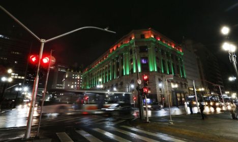 São Paulo (SP) 21/02/2024 - Prédios públicos na capital serão iluminados com as cores da bandeira da Itália hoje, marca dos 150 anos do início da imigração italiana no Brasil. Shopping Light. Foto: Paulo Pinto/Agência Brasil