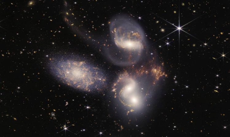 Stephan's Quintet, um agrupamento visual de cinco galáxias