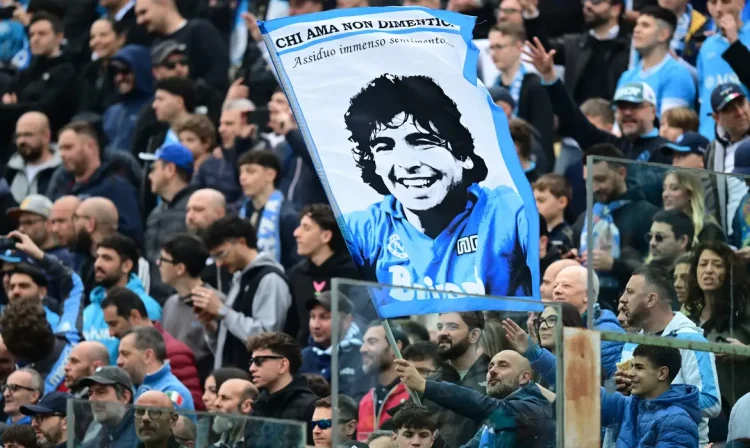Foto de Maradona no estádio Ennio Tardini, em Parma, na Itália
12 de abril de 2026     REUTERS/Daniele Mascolo