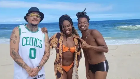 MC Binn, Luigi e Leidy Elin se reencontram para curtir praia no Rio de Janeiro após deixarem o BBB 24. Foto: Reprodução/ CNN Brasil