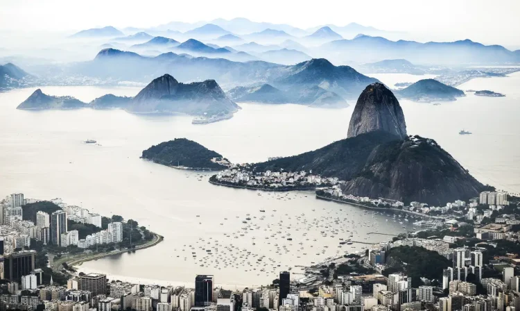 Praia de Botafogo e Morro da Urca