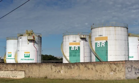 Centro de Distribuição da Petrobras no SIA, Terminal Terrestre de Brasília, onde se armazena e distribui produtos da companhia para os postos de combustíveis do Distrito Federal.