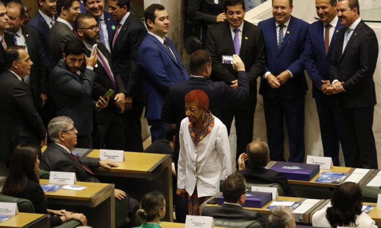 São Paulo (SP),15/03/2023 -  A deputada Leci Brandão (PCdoB) toma posse para a 20ª legislatura da Assembleia Legislativa do Estado de São Paulo (Alesp). Foto: Fernando Frazão/Agência Brasil