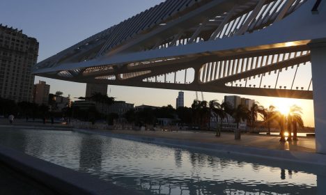 Vista do entardecer no Museu do Amanhã, na Praça Mauá.