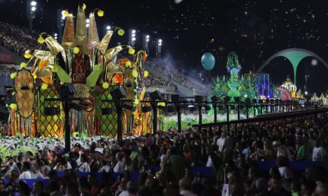 Rio de Janeiro (RJ), 19/02/2023 - A escola de samba Império Serrano desfila em homenagem ao sambista Arlindo Cruz no Sambódromo da Marquês de Sapucaí. Foto: Fernando Frazão/Agência Brasil